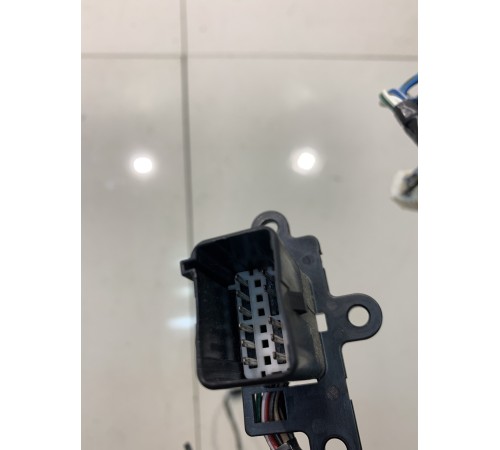 Электропроводка обшивки двери (передняя, левая)