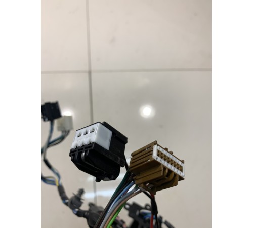 Электропроводка обшивки двери (передняя, левая)