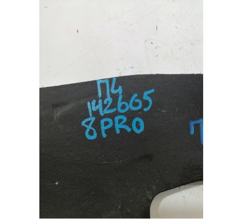 Уплотнитель переднего крыла левый