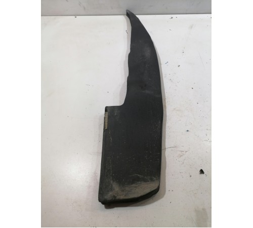 Уплотнитель переднего крыла левый