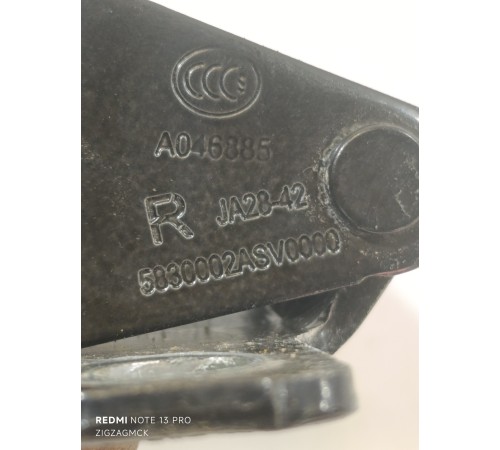 Петля крышки багажника правая