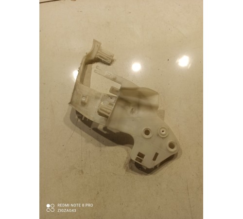 Кронштейн замка двери(передний левый)