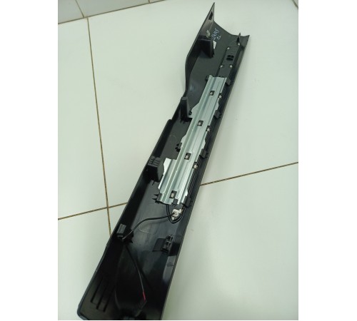 Накладка порога передняя левая