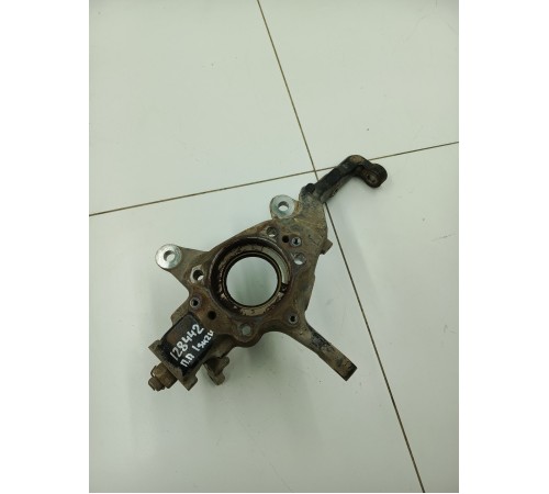 Кулак поворотный передний правый