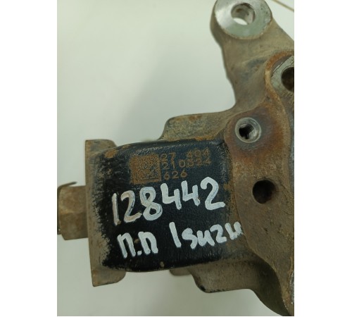 Кулак поворотный передний правый