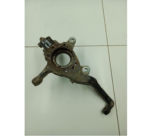 Кулак поворотный передний правый