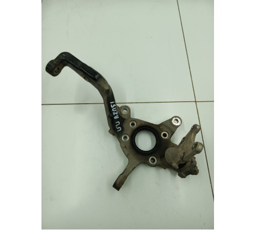 Кулак поворотный передний правый