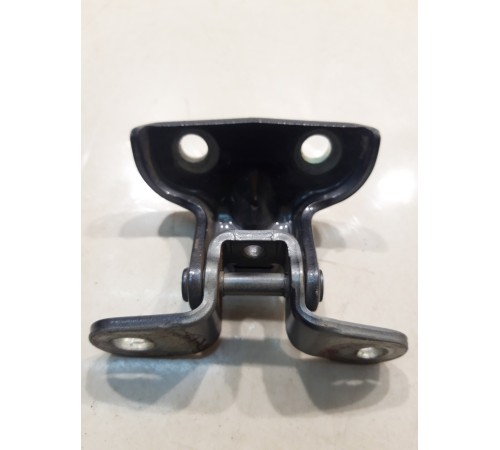 Петля двери задняя левая верхняя