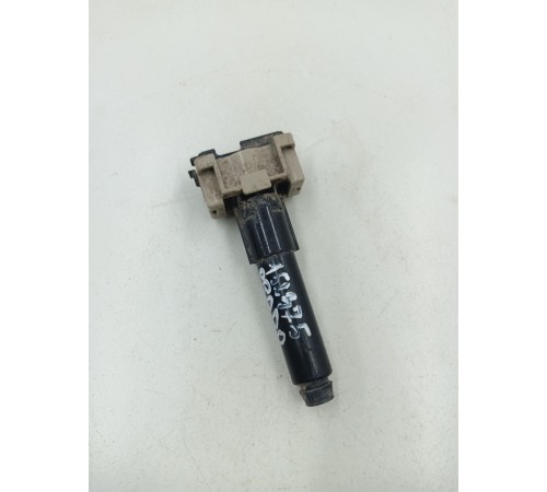 Форсунка омывателя фар левая