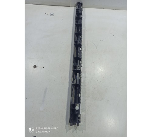 Кронштейн(крепление) накладки порога передний правый