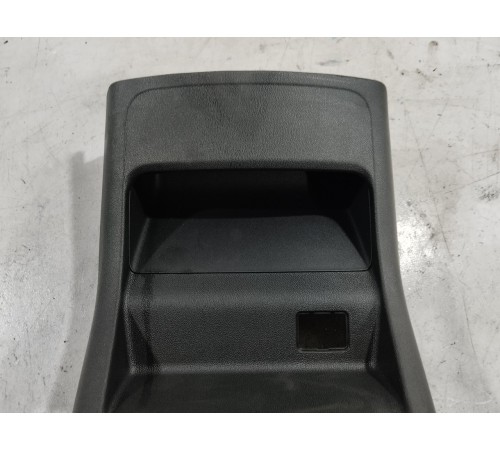 Накладка центральной консоли задняя с воздушным дефлектором