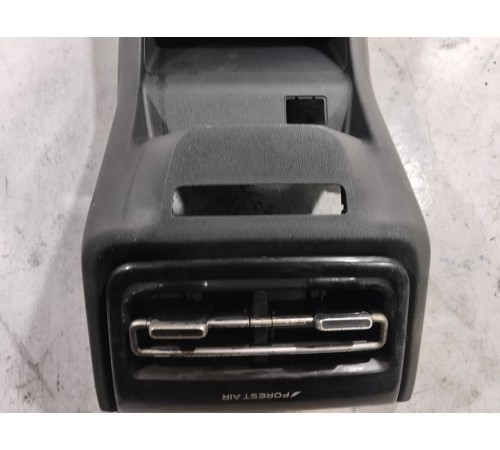 Накладка центральной консоли задняя с воздушным дефлектором