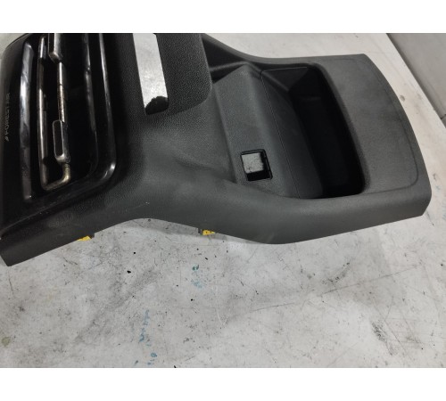 Накладка центральной консоли задняя с воздушным дефлектором