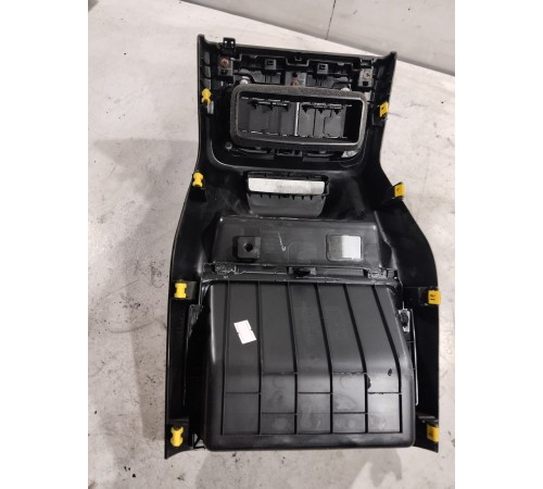 Накладка центральной консоли задняя с воздушным дефлектором