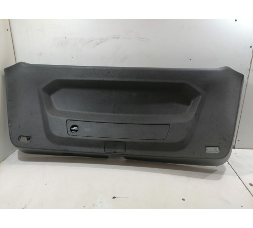 Обшивка крышки багажника