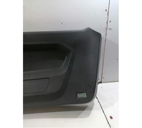 Обшивка крышки багажника