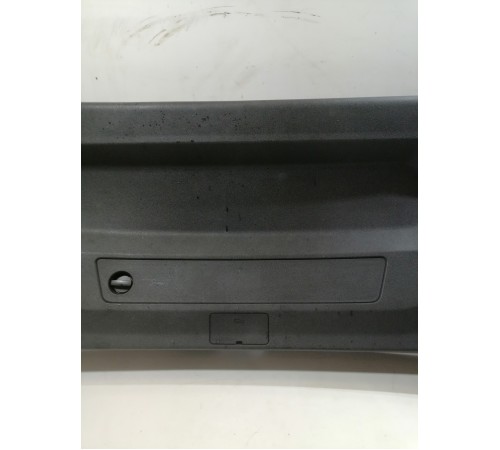 Обшивка крышки багажника