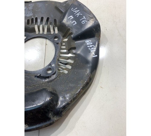 Передний правый пыльник тормозного диска