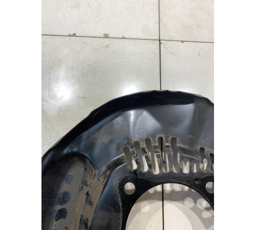 Передний правый пыльник тормозного диска