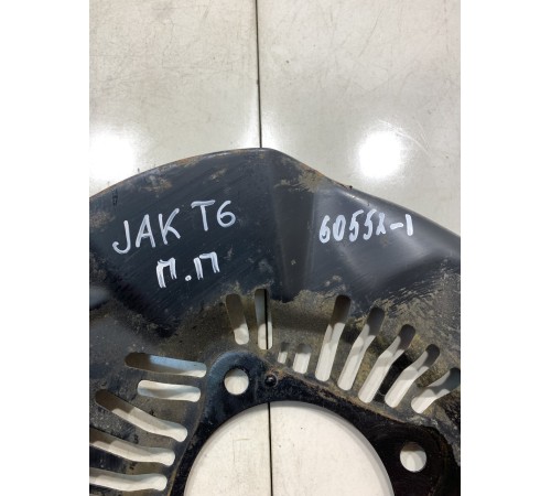 Передний правый пыльник тормозного диска