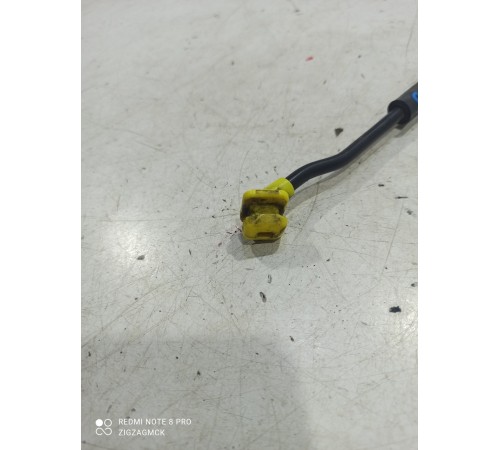 Держатель капота