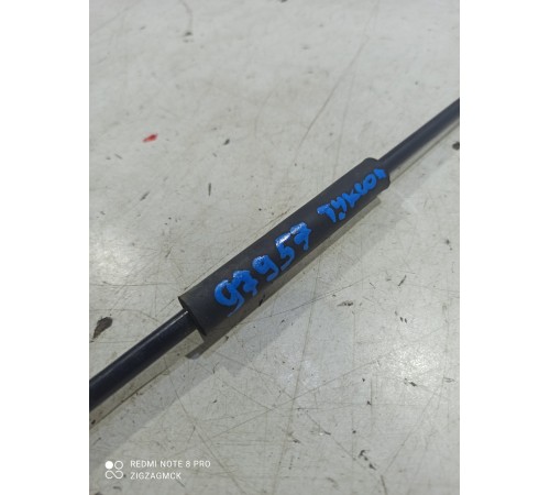 Держатель капота