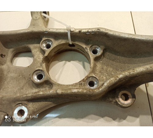 Поворотный кулак(передний правый)