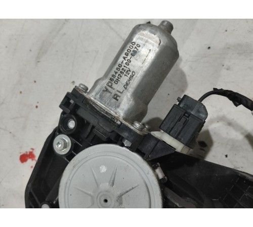 Стеклоподъемник сдвижной двери левый