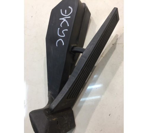 Педаль акселератора