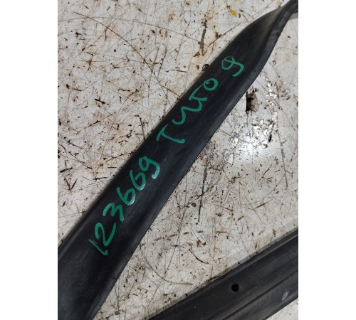 Уплотнитель порога нижний