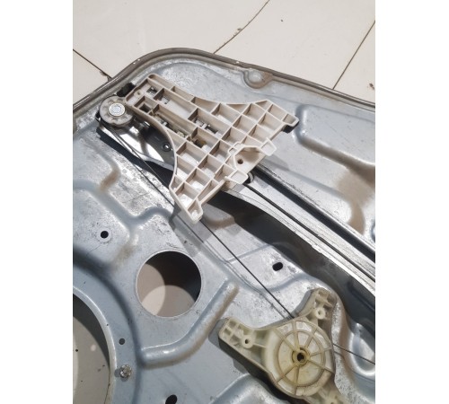 Стеклоподъемник задний правый