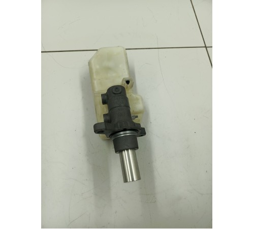 Главный тормозной цилиндр с бачком