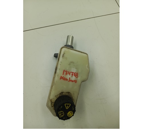 Главный тормозной цилиндр с бачком