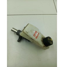 Главный тормозной цилиндр с бачком