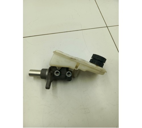 Главный тормозной цилиндр с бачком