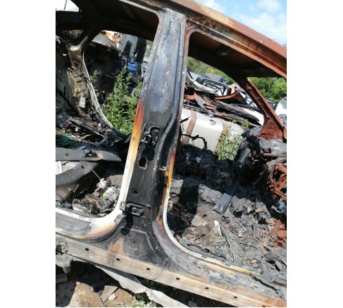 Порог со стойкой правый