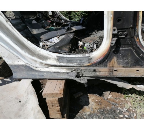 Порог со стойкой правый