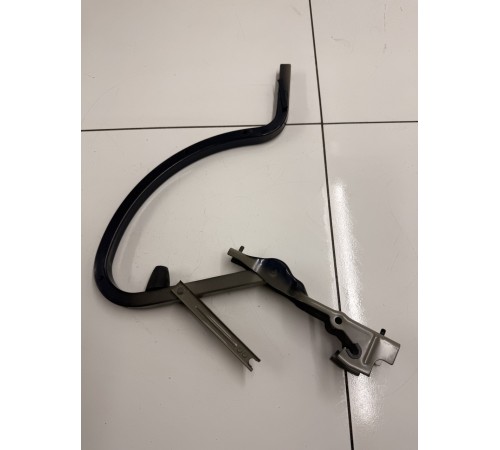 Петля крышки багажника левая