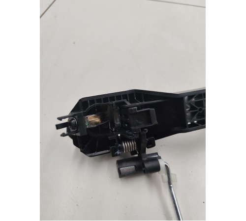 Ручка двери передняя правая (наружная)