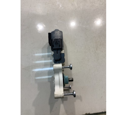 Моторчик стеклоподъемника (передний, правый)