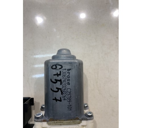 Моторчик стеклоподъемника (передний, правый)