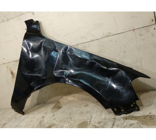 Крыло переднее правое