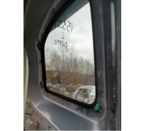 Глухое стекло кузова левое, форточка