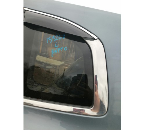 Глухое стекло кузова левое, форточка