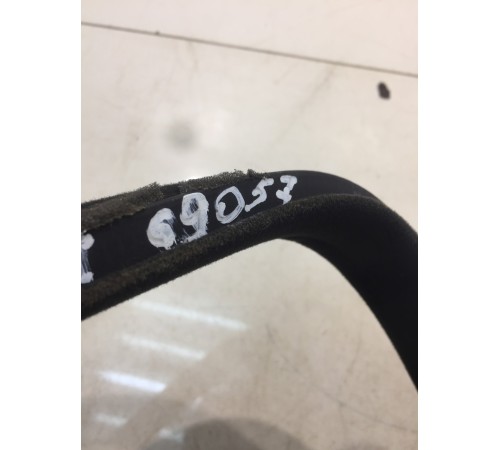 Уплотнитель двери (передний, правый)