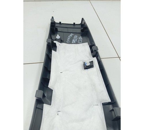 Обшивка центральной стойки правая нижняя