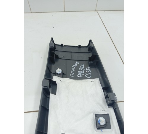 Обшивка центральной стойки правая нижняя