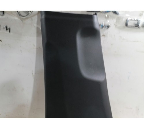 Накладка средней стойки левая