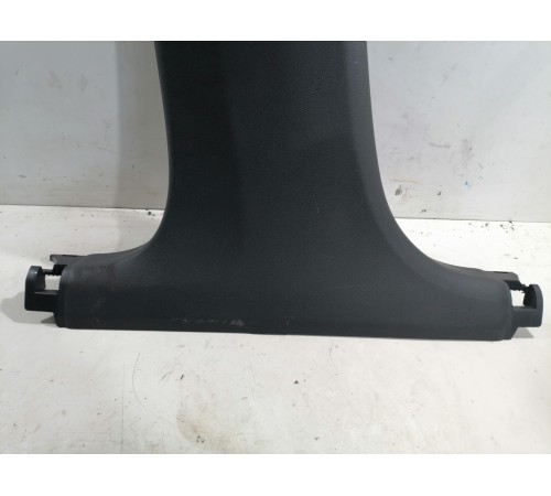 Накладка средней стойки левая