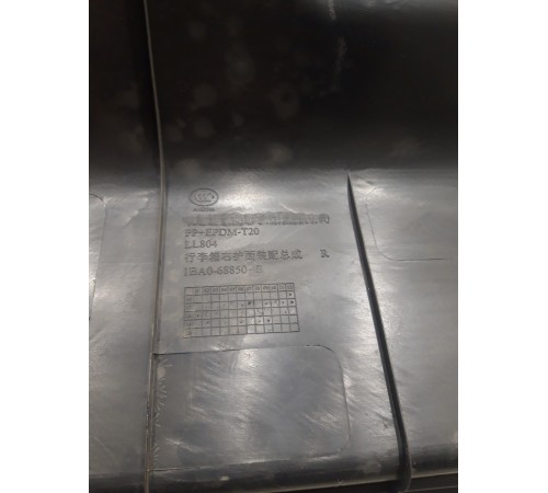 Обшивка багажника правая